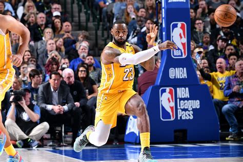 Los Angeles Lakers at Milwaukee Bucks odds, picks .